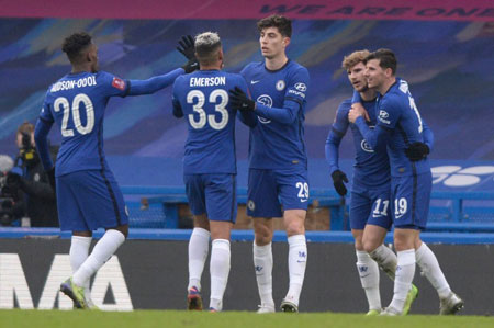 拉菲尼亚的王者归来：巴萨的定海神针与欧冠梦想