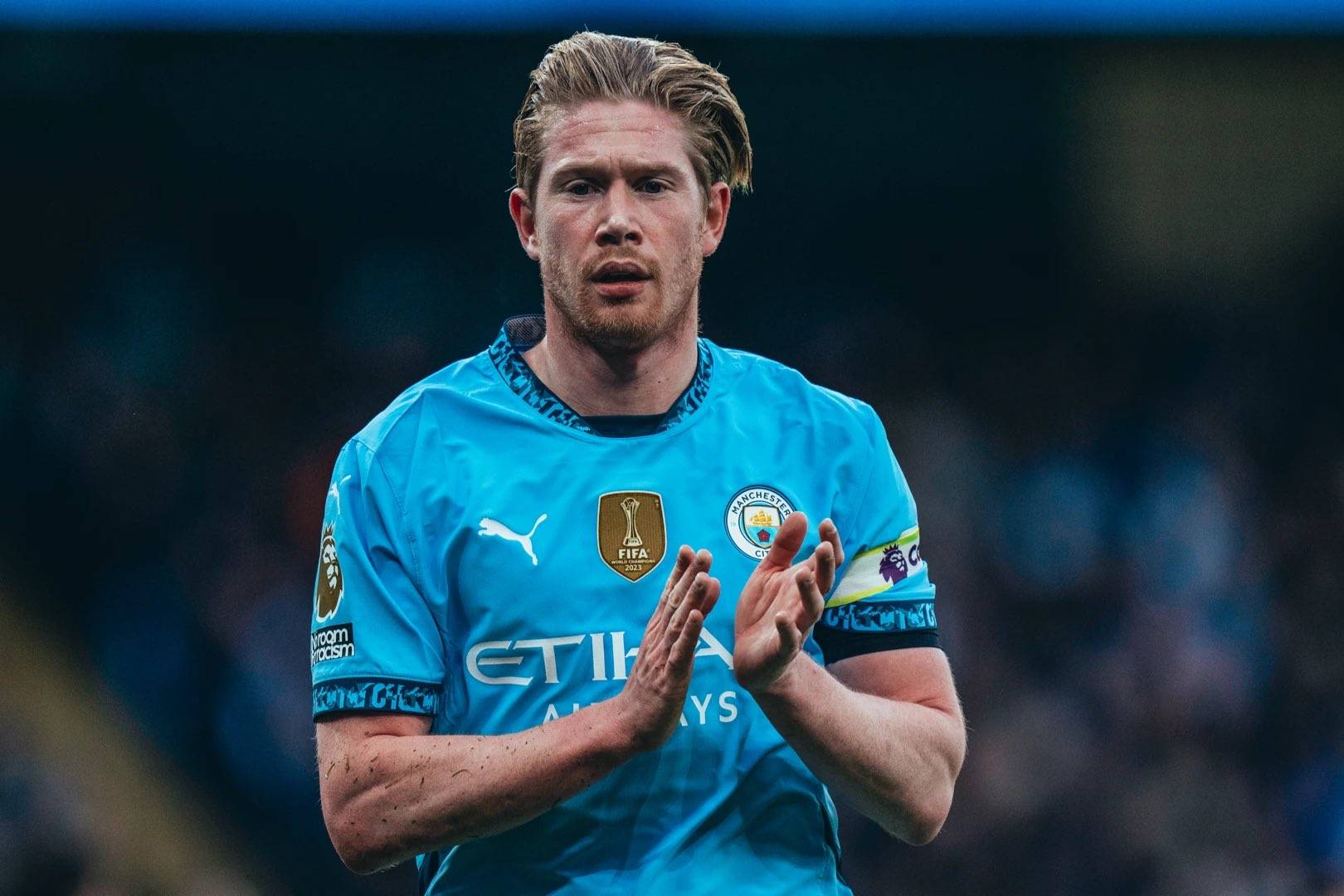 阮奇龙庆祝冲超：美好的一个赛季，一起期待2026新的挑战